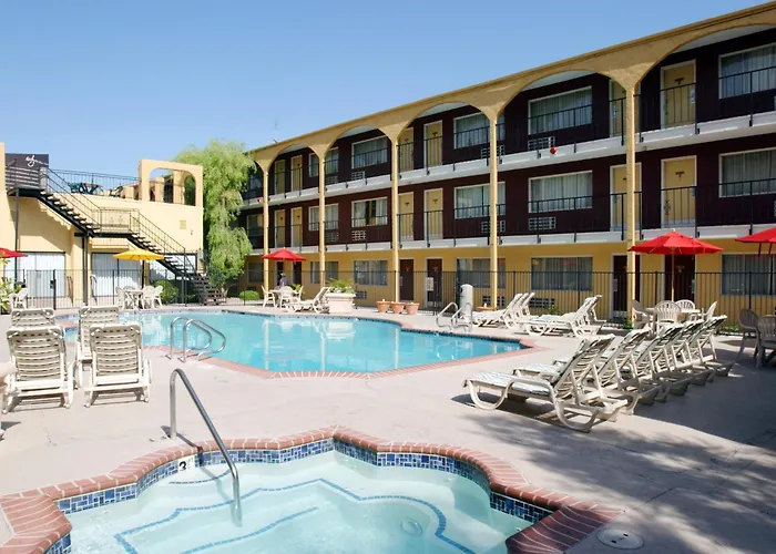 Cheap hotel: Mardi Gras Hotel & Casino