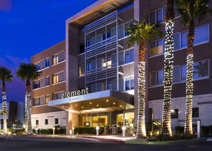 Hotel with pool: Element Las Vegas Summerlin